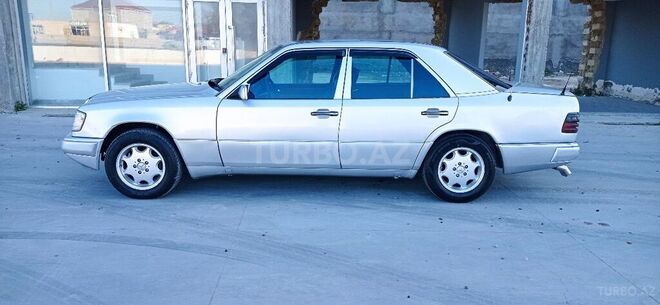 Mercedes E 220 1992, 254,200 km - 2.2 l - Bakı