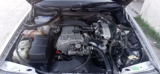 Mercedes E 220 1992, 254,200 km - 2.2 l - Bakı