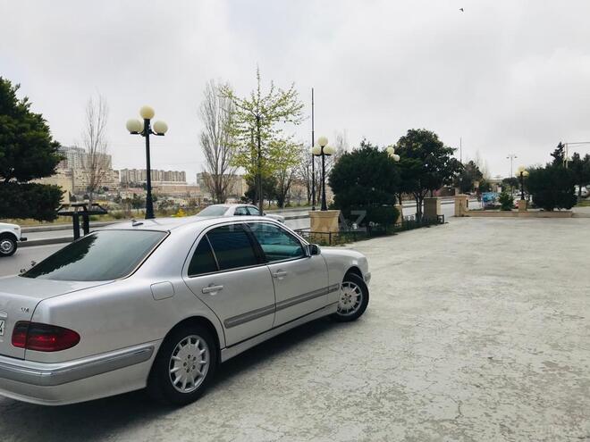 Mercedes E 220 2001, 308,000 km - 2.2 l - Bakı