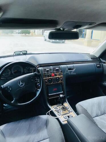 Mercedes E 220 2001, 308,000 km - 2.2 l - Bakı