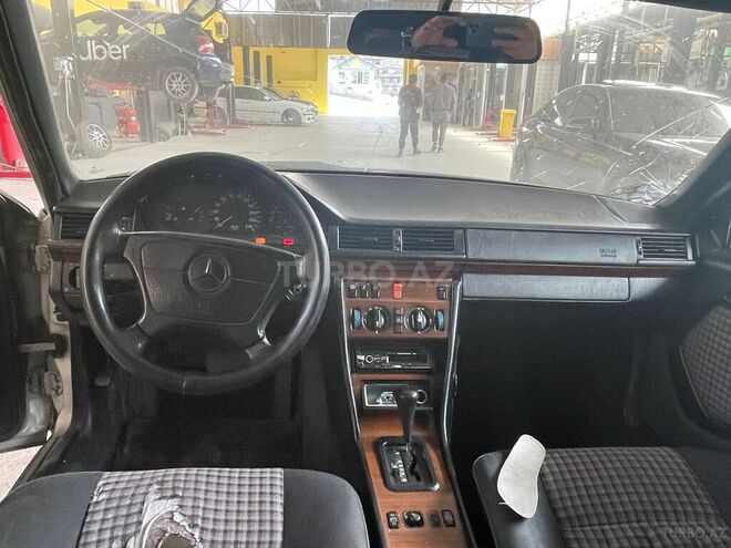 Mercedes E 200 1993, 300,000 km - 2.0 l - Bakı