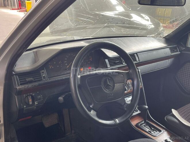 Mercedes E 200 1993, 300,000 km - 2.0 l - Bakı