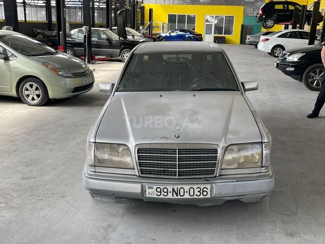 Mercedes E 200 1993, 300,000 km - 2.0 l - Bakı