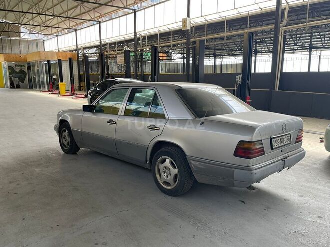 Mercedes E 200 1993, 300,000 km - 2.0 l - Bakı