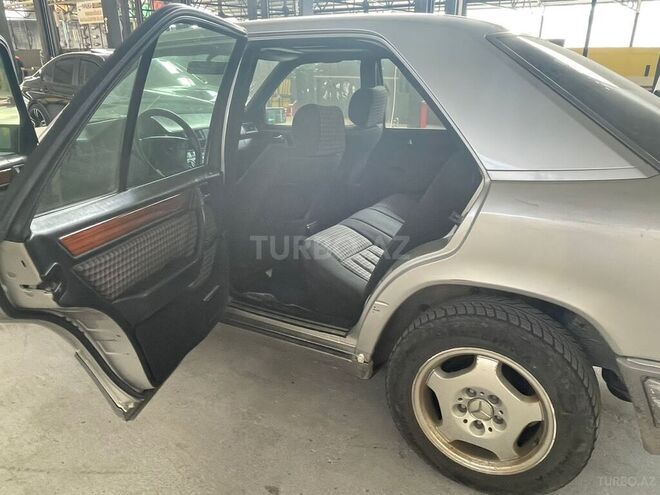 Mercedes E 200 1993, 300,000 km - 2.0 l - Bakı