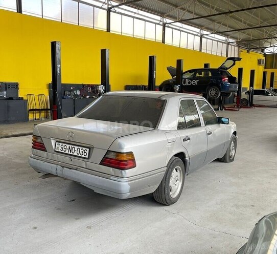 Mercedes E 200 1993, 300,000 km - 2.0 l - Bakı