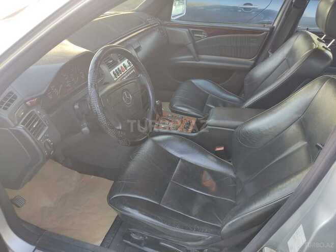 Mercedes E 240 1999, 285,000 km - 2.4 l - Gəncə