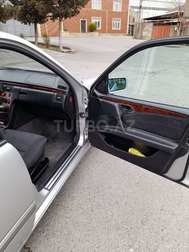 Mercedes E 200 1998, 400,774 km - 2.0 l - Bakı
