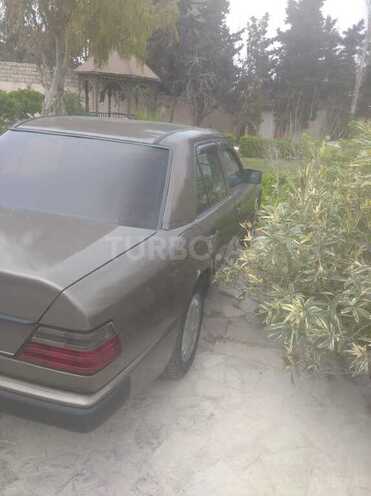 Mercedes E 220 1990, 356,000 km - 2.2 л - Bakı