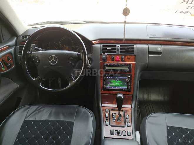Mercedes E 240 2001, 241,000 km - 2.4 л - Bakı