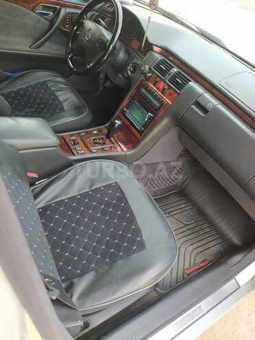 Mercedes E 240 2001, 241,000 km - 2.4 л - Bakı