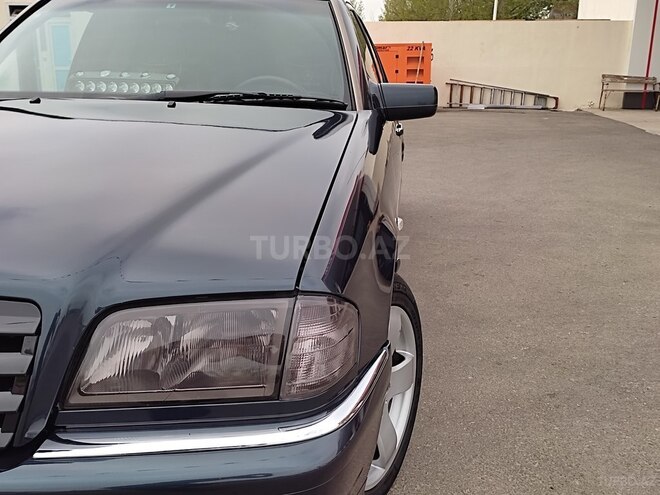 Mercedes E 240 1998, 330,000 km - 2.4 l - Bakı