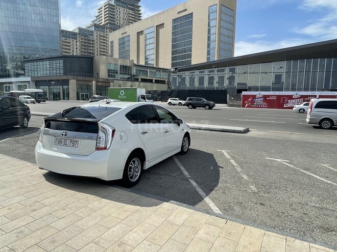 Toyota Prius 2013, 180,000 km - 1.8 l - Bakı