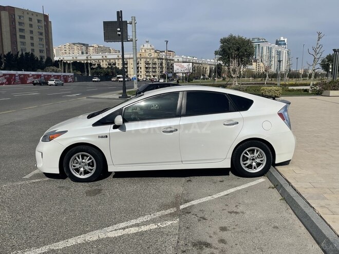 Toyota Prius 2013, 180,000 km - 1.8 l - Bakı