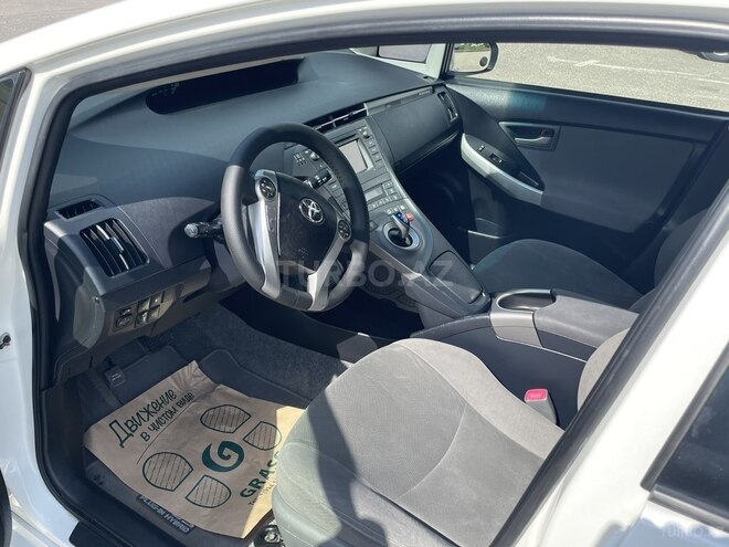 Toyota Prius 2013, 180,000 km - 1.8 l - Bakı