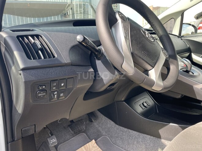 Toyota Prius 2013, 180,000 km - 1.8 l - Bakı