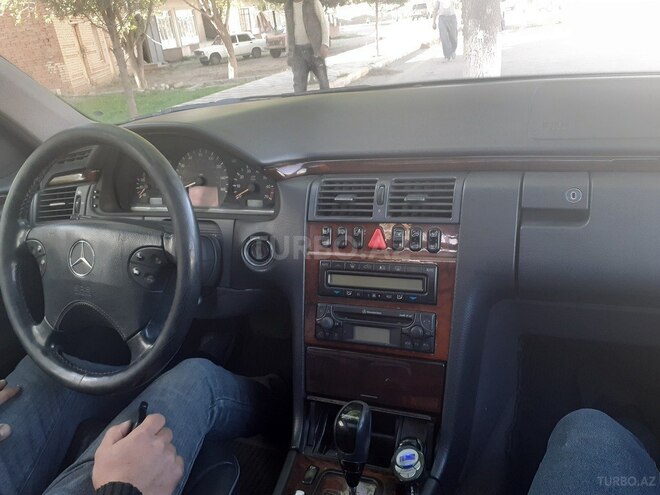 Mercedes E 240 2001, 356,000 km - 2.4 l - Bakı