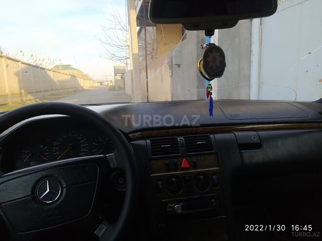 Mercedes E 230 1995, 89,562 km - 2.3 l - İmişli