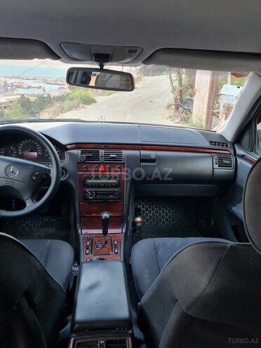 Mercedes E 220 1999, 372,918 km - 2.2 l - Bakı