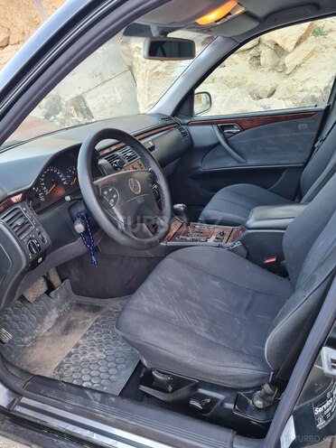 Mercedes E 220 1999, 372,918 km - 2.2 l - Bakı