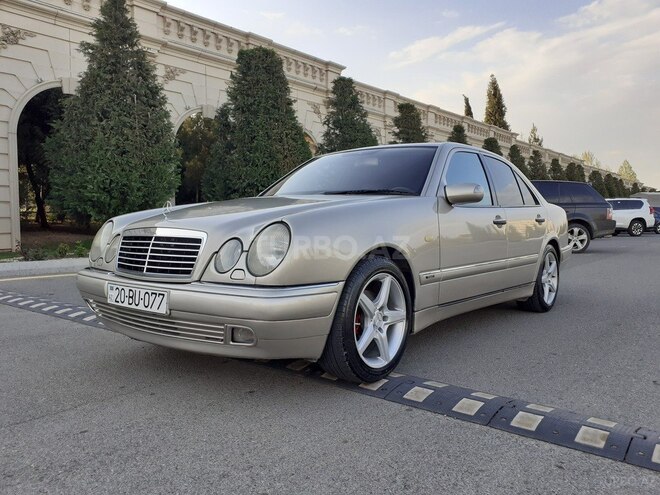 Mercedes E 240 1999, 296,256 km - 2.4 l - Gəncə