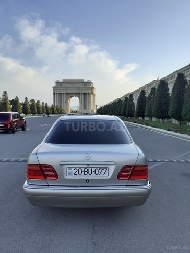 Mercedes E 240 1999, 296,256 km - 2.4 l - Gəncə