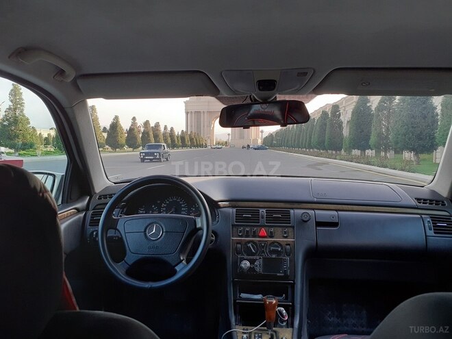 Mercedes E 240 1999, 296,256 km - 2.4 l - Gəncə