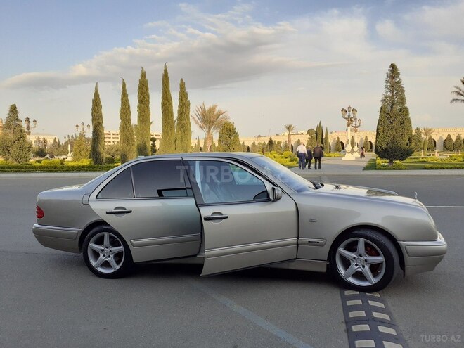 Mercedes E 240 1999, 296,256 km - 2.4 l - Gəncə