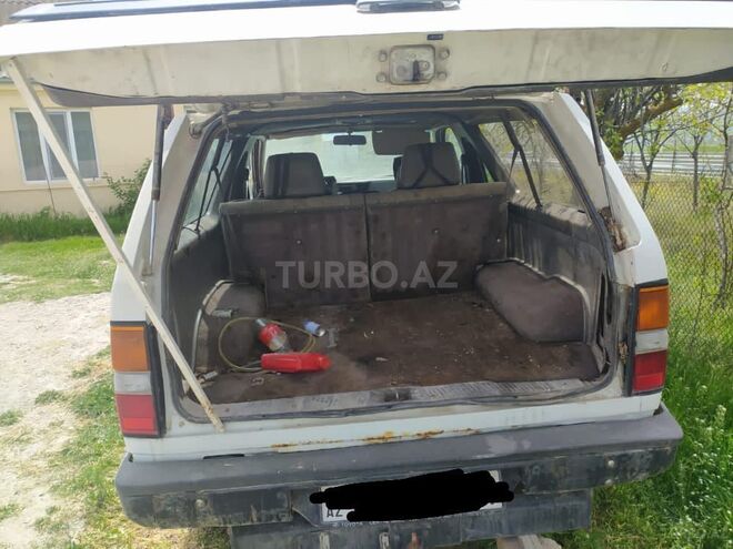 Nissan Terrano 1988, 930,000 km - 2.4 l - Şamaxı