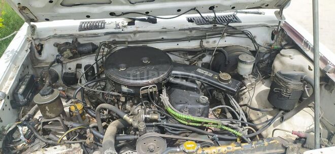 Nissan Terrano 1988, 930,000 km - 2.4 l - Şamaxı