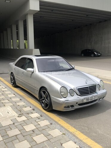 Mercedes E 220 2000, 568,491 km - 2.2 l - Bakı