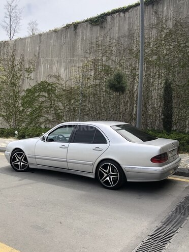 Mercedes E 220 2000, 568,491 km - 2.2 l - Bakı