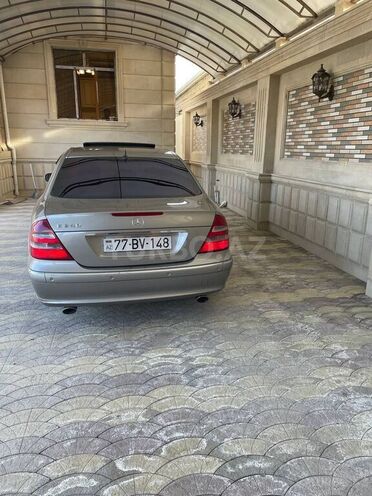Mercedes E 240 2003, 277,000 km - 2.6 l - Bakı