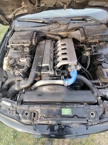 BMW 525 1998, 619,677 km - 2.5 l - Quba