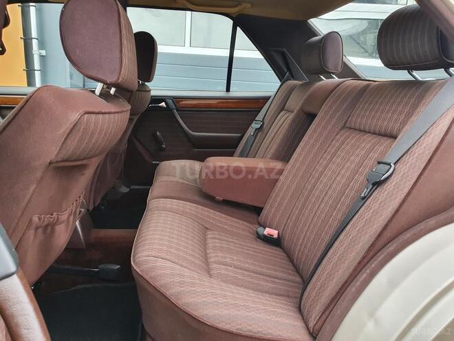Mercedes E 220 1993, 495,850 km - 2.2 l - Bakı
