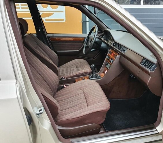 Mercedes E 220 1993, 495,850 km - 2.2 l - Bakı