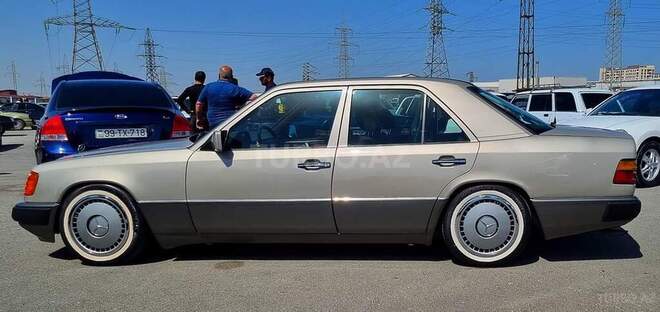 Mercedes E 220 1993, 495,850 km - 2.2 l - Bakı