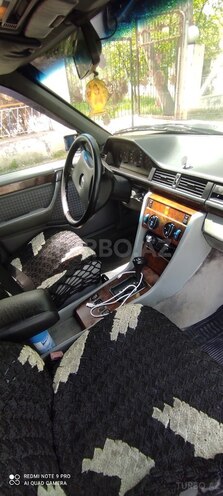 Mercedes E 250 1992, 598,000 km - 2.5 l - Beyləqan