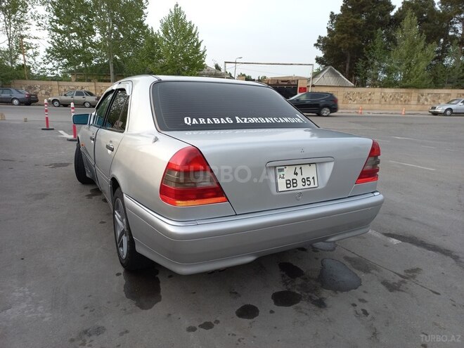 Mercedes C 220 1995, 340,170 km - 2.2 l - Yevlax