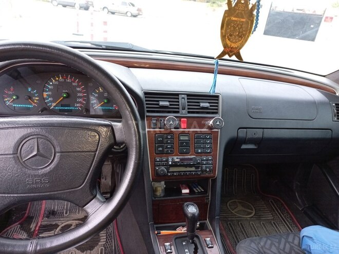 Mercedes C 220 1995, 340,170 km - 2.2 l - Yevlax