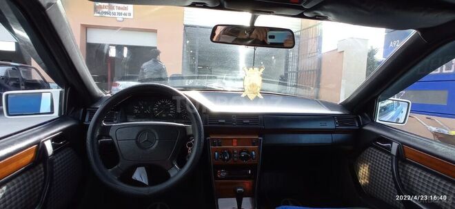Mercedes E 220 1994, 350,000 km - 2.2 л - Bakı