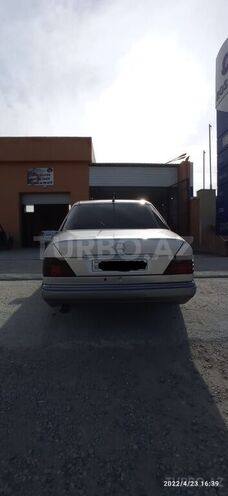 Mercedes E 220 1994, 350,000 km - 2.2 л - Bakı