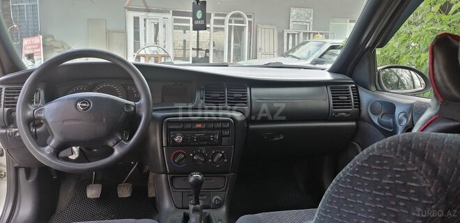 Opel Vectra 1997, 361,000 km - 2.0 l - Quba