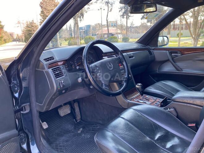 Mercedes E 220 2000, 400,000 km - 2.2 l - Bakı