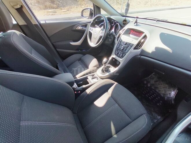 Opel Astra 2011, 196,000 km - 1.3 л - Bakı