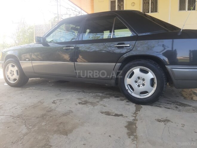 Mercedes E 200 1992, 150,000 km - 2.0 l - Qazax