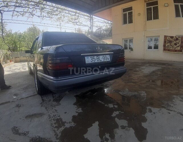 Mercedes E 200 1992, 150,000 km - 2.0 l - Qazax