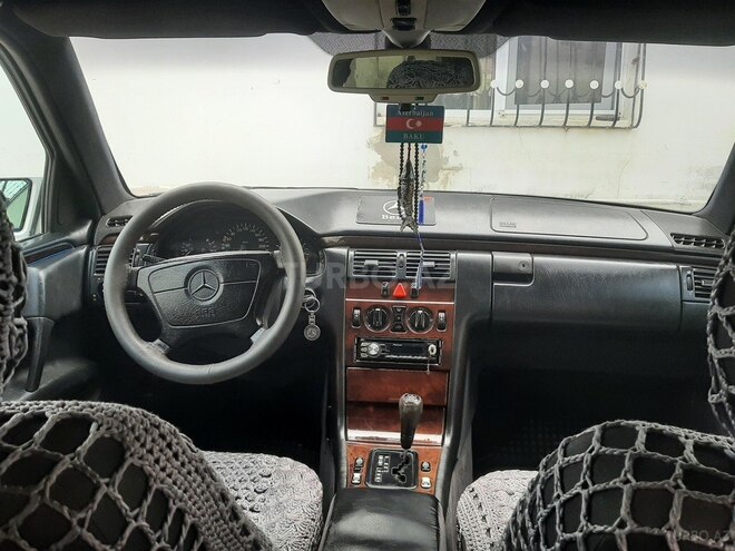 Mercedes E 230 1996, 200,000 km - 2.3 l - Bakı