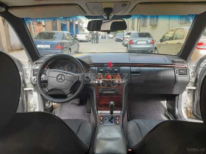 Mercedes E 240 1997, 300,000 km - 2.4 l - Bakı