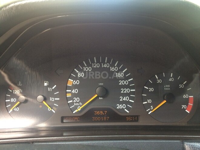 Mercedes E 240 1997, 300,000 km - 2.4 l - Bakı
